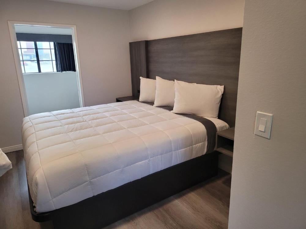 Superior King Room at Five Star Inn, photo 3